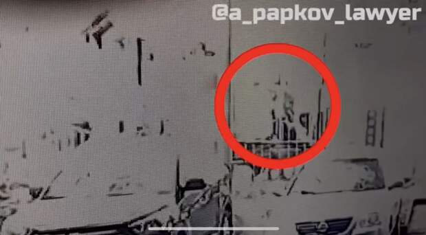 Запись с видеокамеры, на которой запечатлено нападение Евгения на крашеную старушку