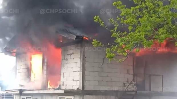 В Лазаревском районе Сочи загорелся частный дом: огонь ликвидировали полчаса