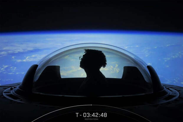 Корабль экипажа Crew-11 с заболевшим астронавтом на борту отстыковался от МКС