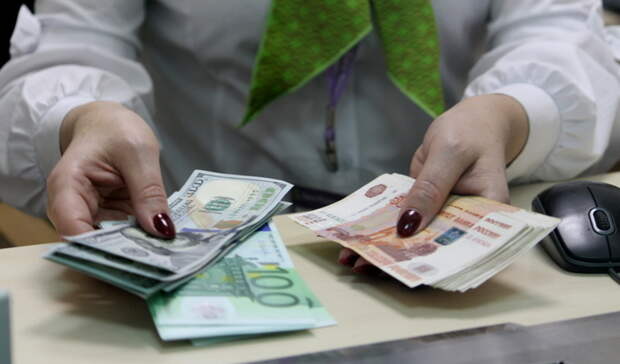 Правительство поддержало введение отрицательных ставок для валютных счетов юрлиц