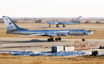 На фото: бомбардировщики Ту-95МС на авиабазе ВВС РФ "Энгельс-2"(архивное фото)