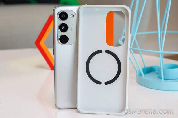 Tecno выпустила очень тонкие дешёвые смартфоны Spark 40 Pro и Pro+