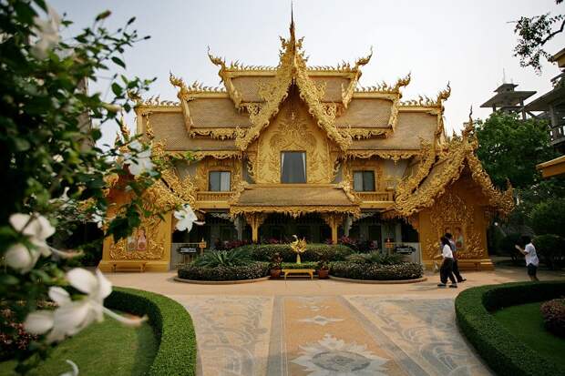 Храм Wat Rong  Khun