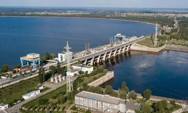 Украинские источники публикуют кадры повреждённой в результате ракетной атаки дамбы Киевского водохранилища