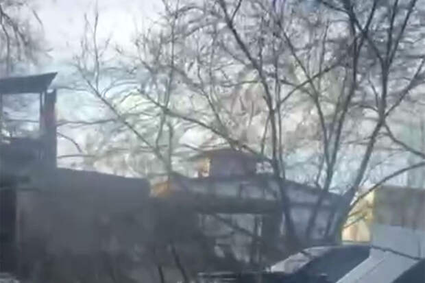 В Приморье на видео сняли, как авто с человеком в салоне катилось по ледяной горке