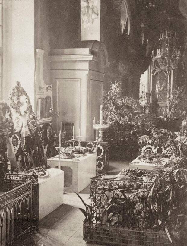 Императорские гробницы в Петропавловском соборе. 1869