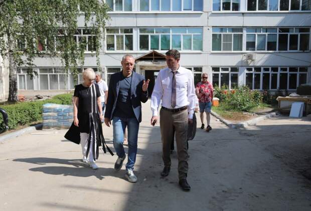 Мэр Воронежа проконтролировал ремонт в учебно-воспитательном комплексе имени Киселёва Мэр Воронежа проконтролировал ремонт в учебно-воспитательном комплексе имени Киселёва