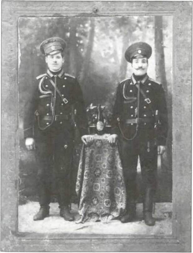 Русские офицеры в Харбине.