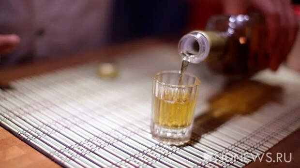 Портрет курильщика и любителя выпить: врач описал типичные изменения во внешности