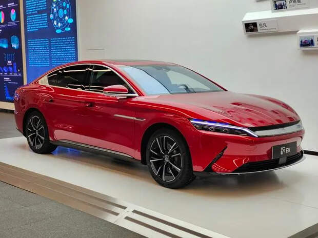Электромобиль BYD Han 2023 года был запущен по цене 30 400 долларов США и получил 5 000 заказов за 4 часа