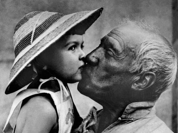Пабло Пикассо с дочерью. Фото: museumperfume.ru