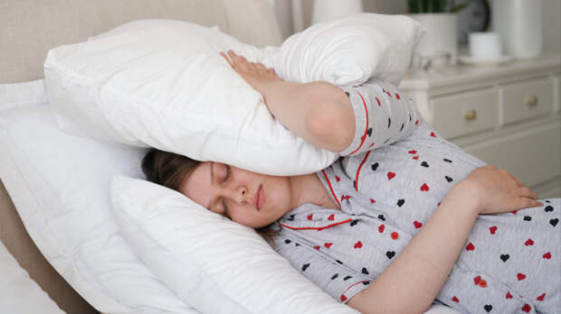 «Какой-то дискомфорт»: названы причины жалоб россиян на сон