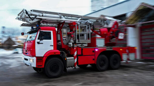 Спасатели не смогли подъехать к горящей квартире из-за забитой парковки