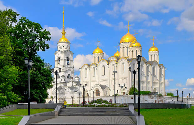 Почему на русских церквях купола в форме луковиц