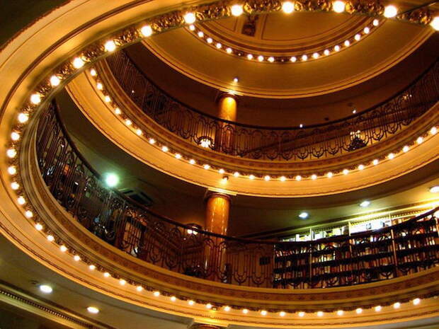 Книжный магазин в здании театра: El Ateneo Grand Splendid Книжный магазин в здании театра: El Ateneo Grand Splendid