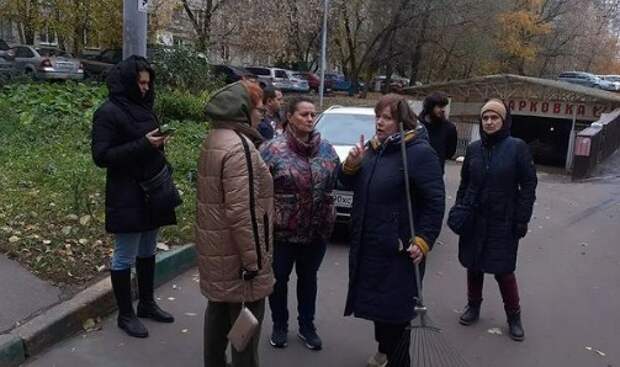 На Петрозаводской установят антипарковочные столбики и высадят цветы в 2022 году