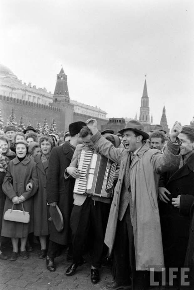 12 апреля 1961 года. Всенародное ликование СССР, гагарин, космос, ностальгия