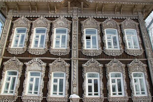 Деревянное кружево — тончайшая резьба, украшающая дома XIX века на улицах Томска.