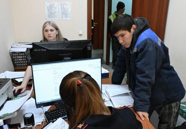 Эксперт Бурда: высылка взрослых детей иностранцев направлена против преступности