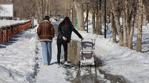 В Барнаул пришла настоящая весна. Фоторепортаж с солнечных улиц краевой столицы
