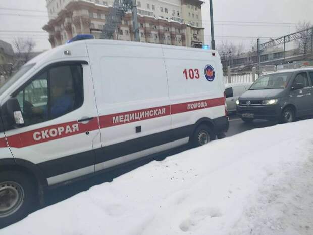 В Петербурге нашли окровавленного мальчика в одной тапочке — он сбежал через окно