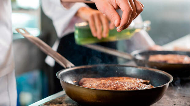 Зачем обжаривать мясо перед тушением: хитрость, о которой стоит знать