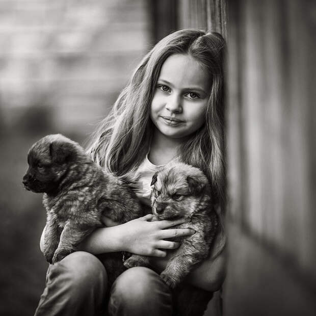Фотография girl with puppies автор Izabela Urbaniak на 500px