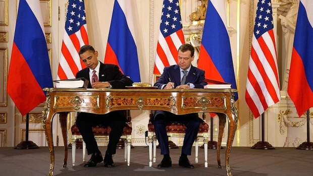 Обама и Медведев подписали СНВ-III в 2010 году