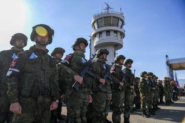 Песков подтвердил досрочный вывод российских миротворцев из Карабаха