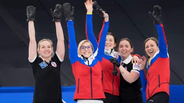 Женская сборная РФ завоевала серебро на чемпионате мира по керлингу в Канаде