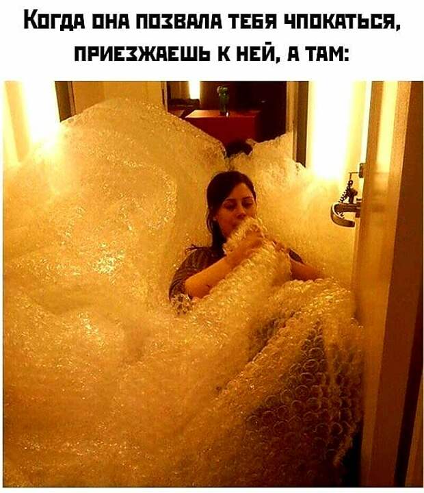 Почему-то многие модели на показах мод ходят по подиуму с таким злым выражением лица...