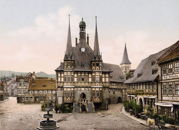 Один из известнейших памятников архитектуры в Германии, является символом в Вернигероде.