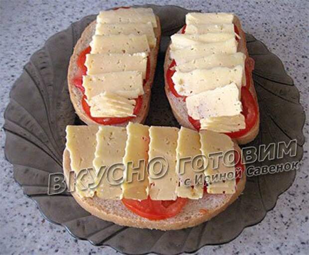 Горячие бутерброды с сыром, помидорами и петрушкой - шаг 1
