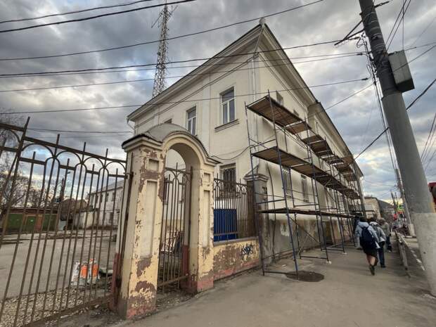 В Туле сдадут в аренду парковку у бывшего здания ГАИ