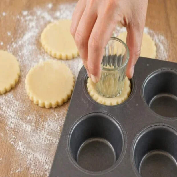 Просто прижмите тесто рюмкой: секрет идеальных яблочных корзинок к чаю. Пеку вместо торта!