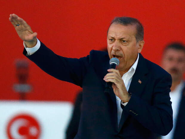 Впереди может последовать очередная «цветная революция» или физическое устранение турецкого президента. Так что, за Эрдоганом сейчас ведется серьезная охота Фото: REUTERS