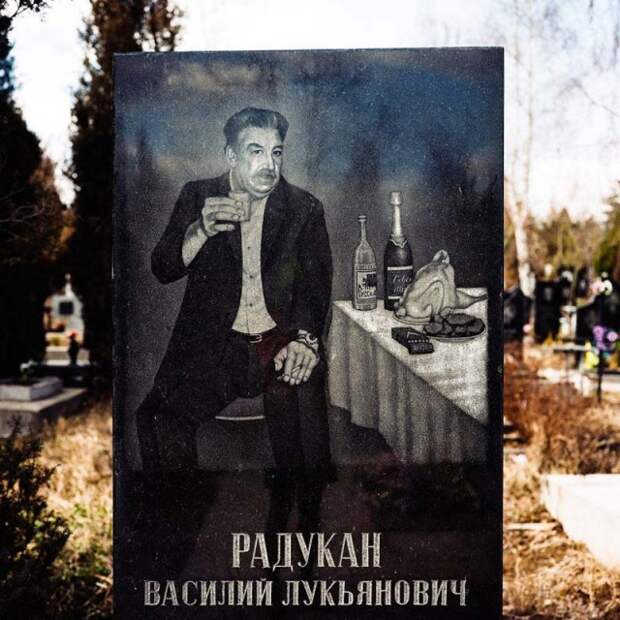 Фотография: На тот свет не заберешь? Абсурдная роскошь могил цыганских баронов №15 - BigPicture.ru