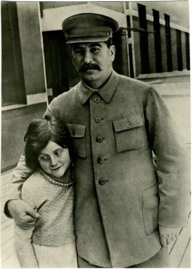 Иосиф Сталин с дочерью Светланой Неизвестный автор, 1930-е, МАММ/МДФ.