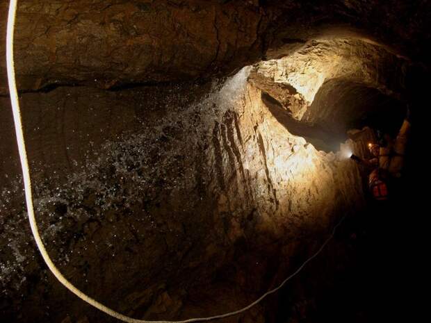 Самая глубокая в мире пещера (33)