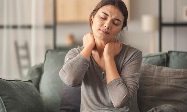 Как избавиться от боли в шее, если продуло на коварном мартовском ветре