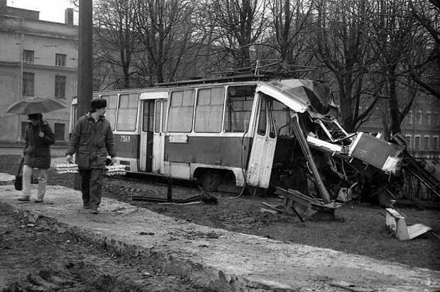 Санкт-Петербург 7 апреля 1992 года. Женшина- водитель трамвая заснула за рулём. СССР, аварии 18+, трагедии