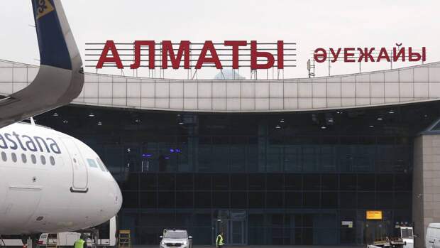 Самолет с футболистами «Кайрата» столкнулся с машиной в аэропорту Алма-Аты