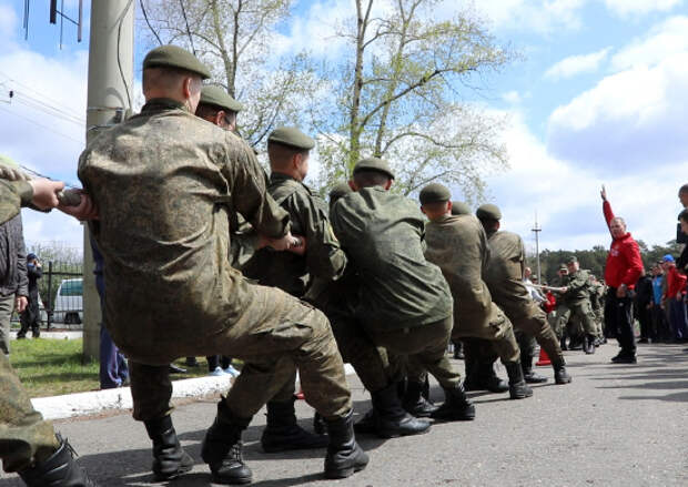 В Белогорске для военнослужащих и членов их семей общевойсковой армии ВВО состоялся спортивный праздник