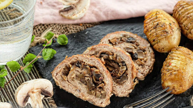 Мясной рулет с грибами. \ Фото: bing.com.