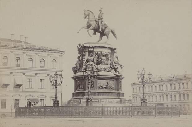 12. Памятник Николаю I