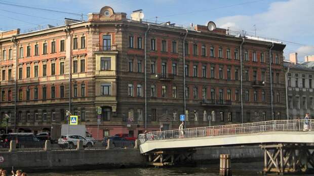 Прорыв трубы у Горсткина моста в Петербурге оставил 14 зданий без тепла