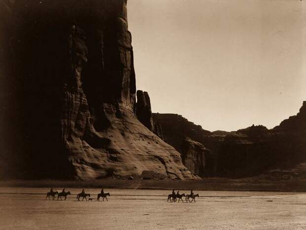 A Group Of Navajo In The Canyon De Chelly, Arizona, 1904
