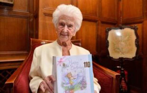 110-летняя британка рассказала, что секрет ее долголетия — виски