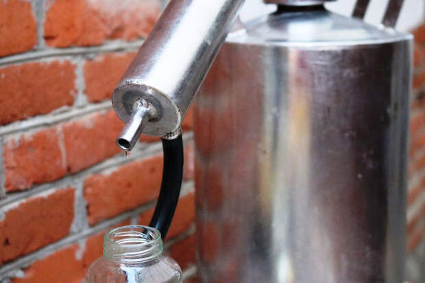 Алкоэксперт Косарев: в РФ резко вырастет спрос на самогон из-за дорогой водки