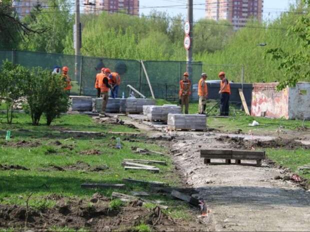В Туле обновляют сквер на Ф. Смирнова и Красноармейском проспекте